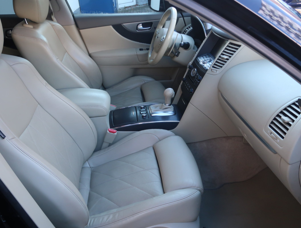 Infiniti QX70