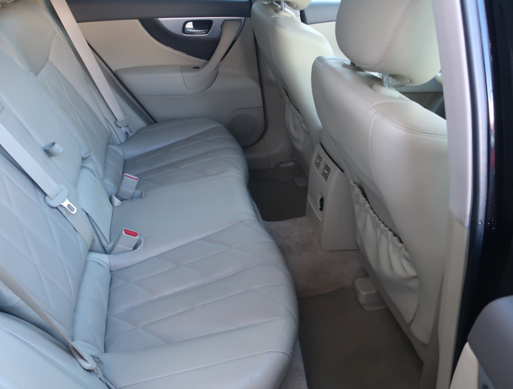 Infiniti QX70