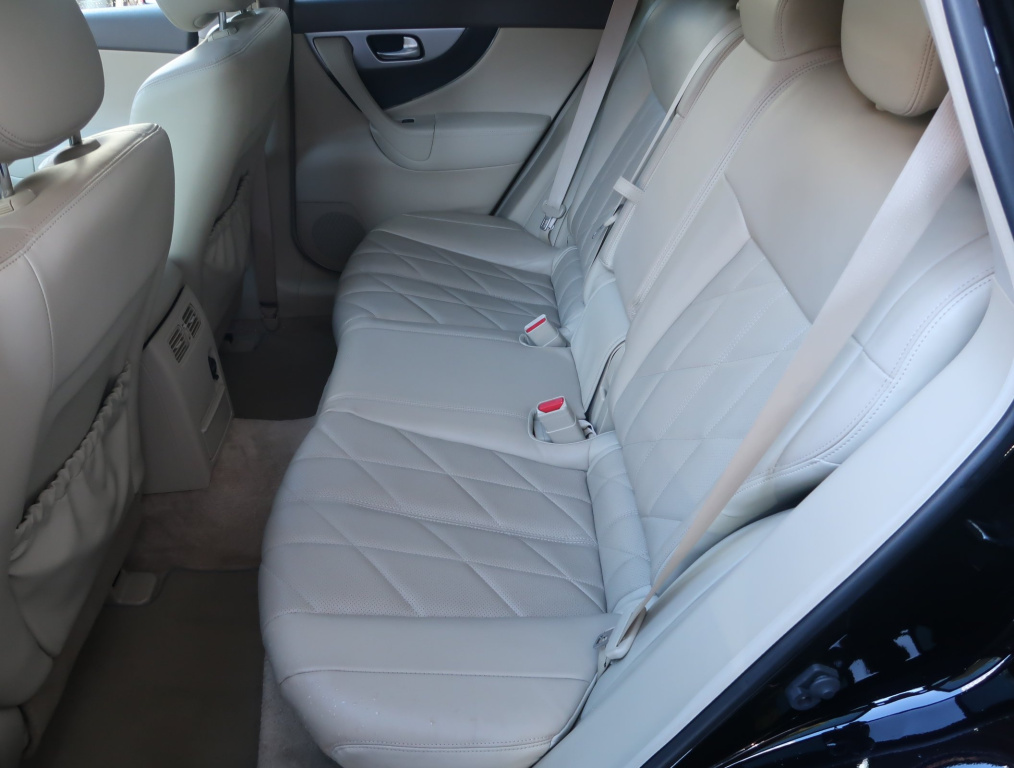 Infiniti QX70