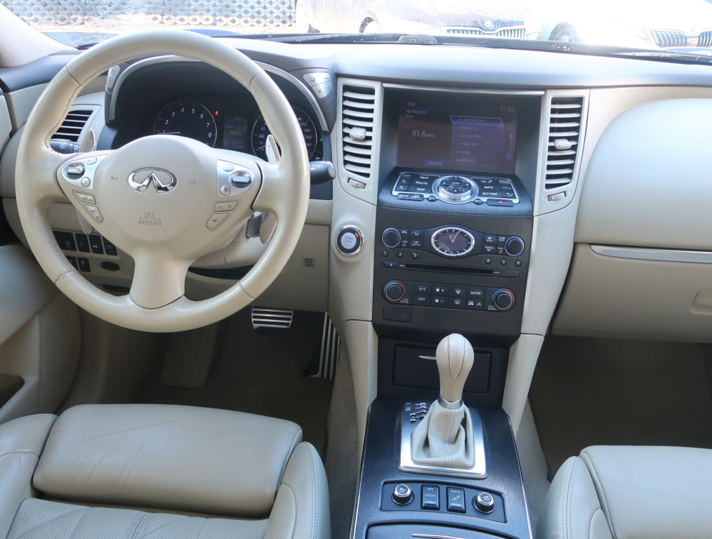 Infiniti QX70