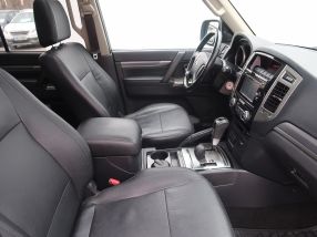 Mitsubishi Pajero - 2016