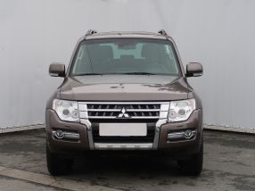 Mitsubishi Pajero - 2016