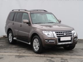 Mitsubishi Pajero - 2016