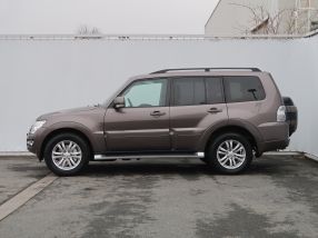 Mitsubishi Pajero - 2016