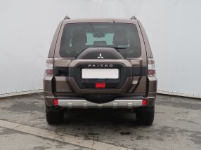 Mitsubishi Pajero - 2016