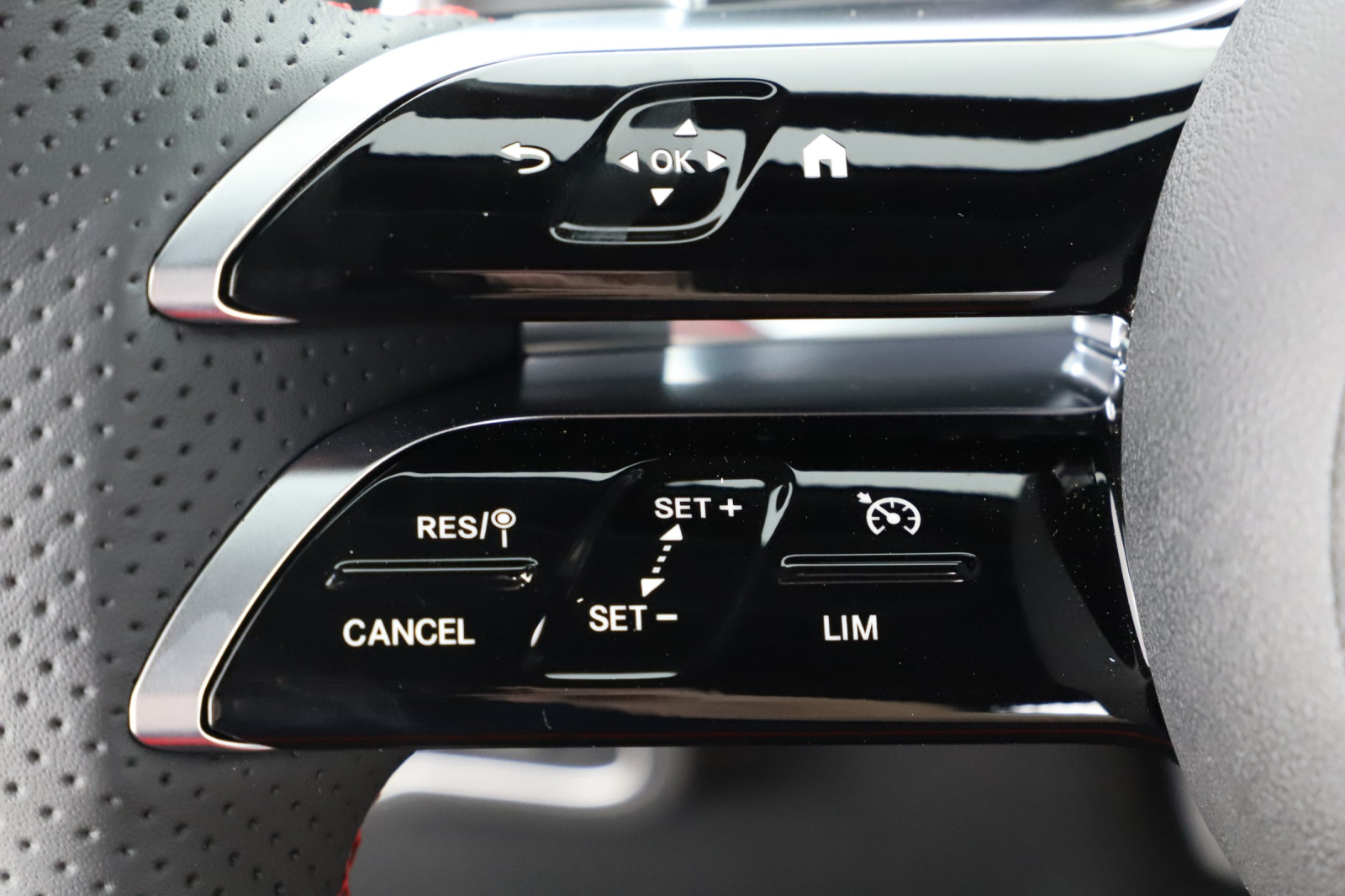 Mercedes - Benz GLB - 2025