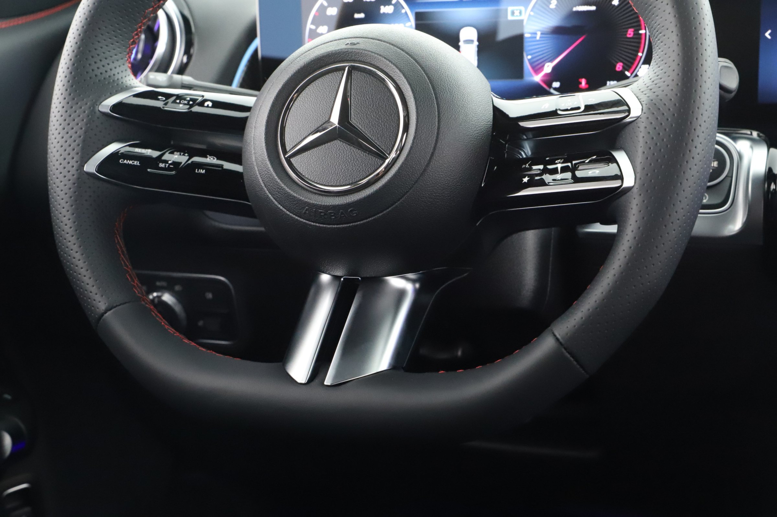 Mercedes - Benz GLB - 2025