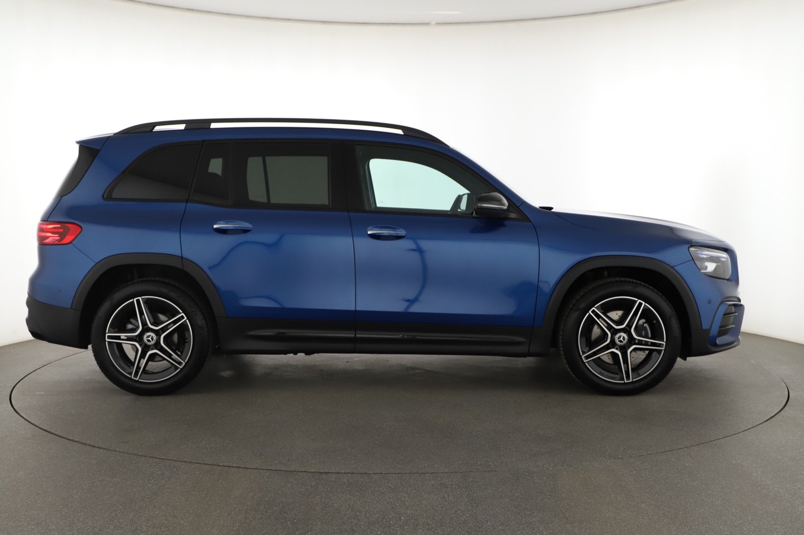 Mercedes - Benz GLB - 2025