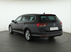 Volkswagen Passat - 2021
