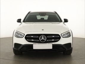Mercedes-Benz E - 2022