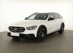 Mercedes-Benz E - 2022