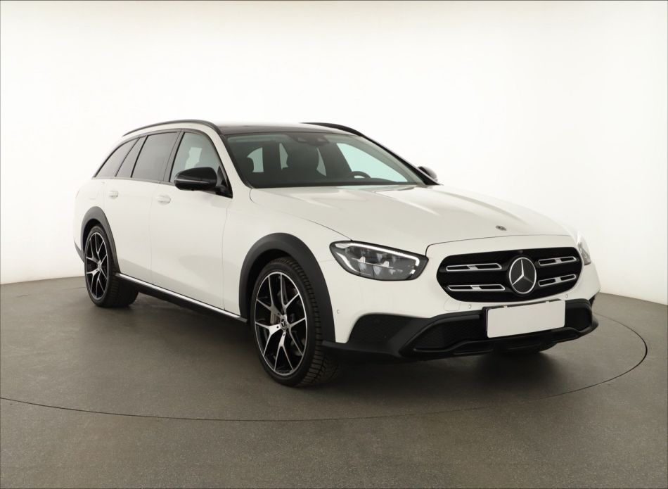 Mercedes-Benz E - 2022
