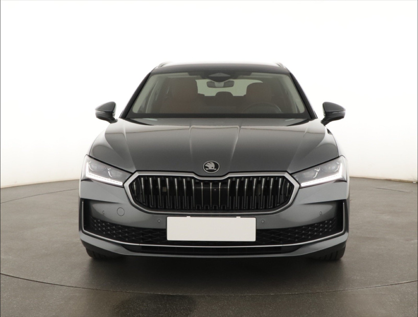 Škoda Superb, 2025