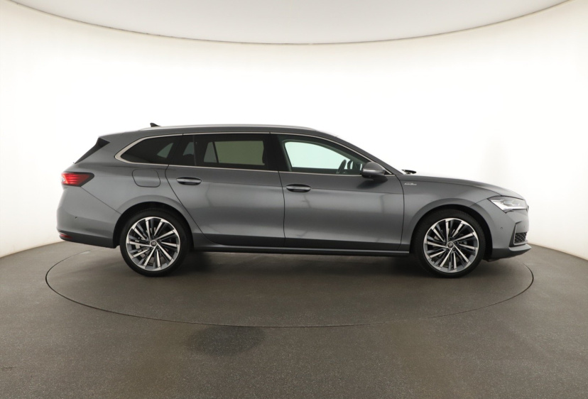 Škoda Superb, 2025