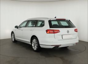 Volkswagen Passat - 2015