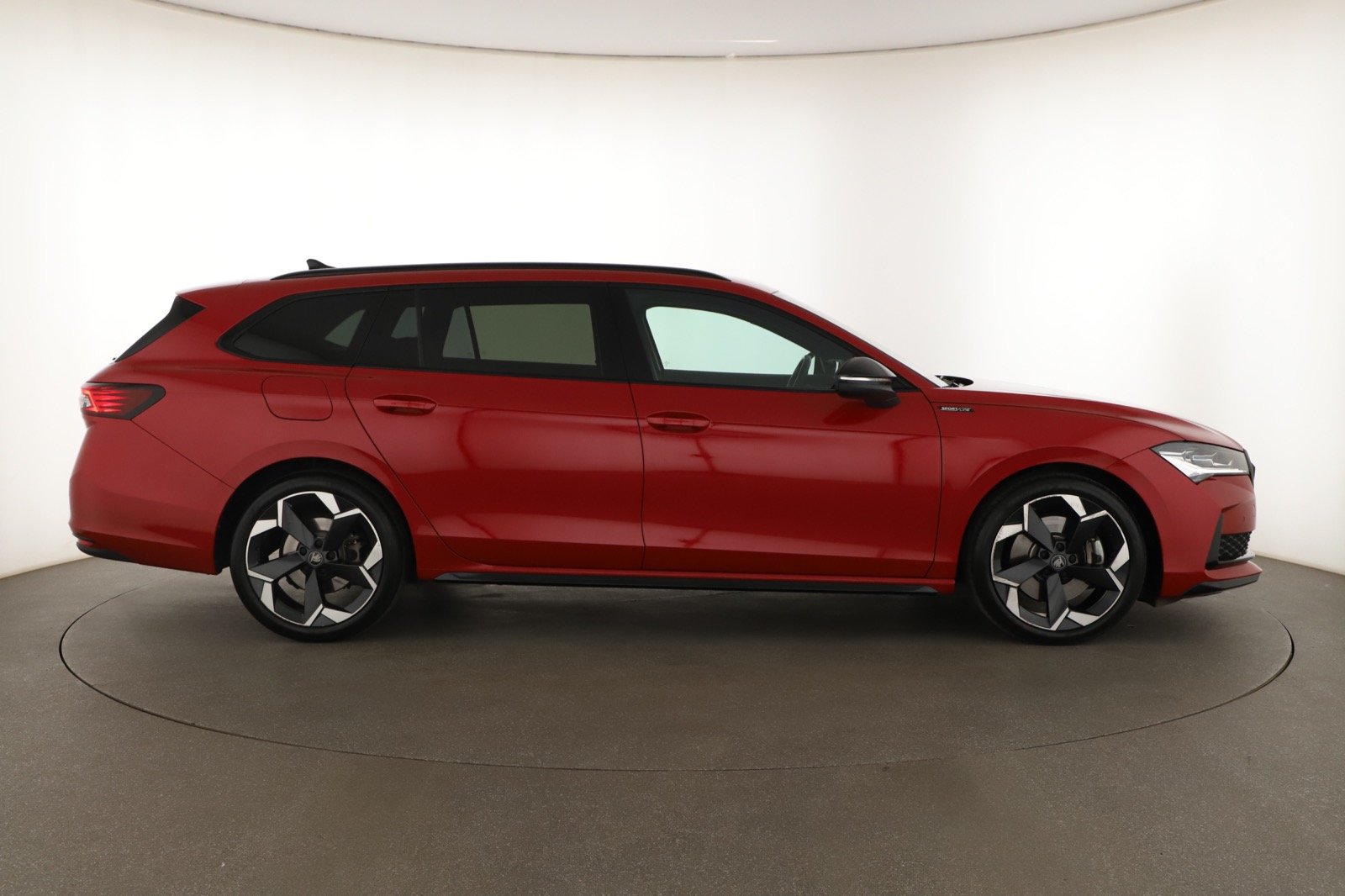 Škoda Superb - 2025