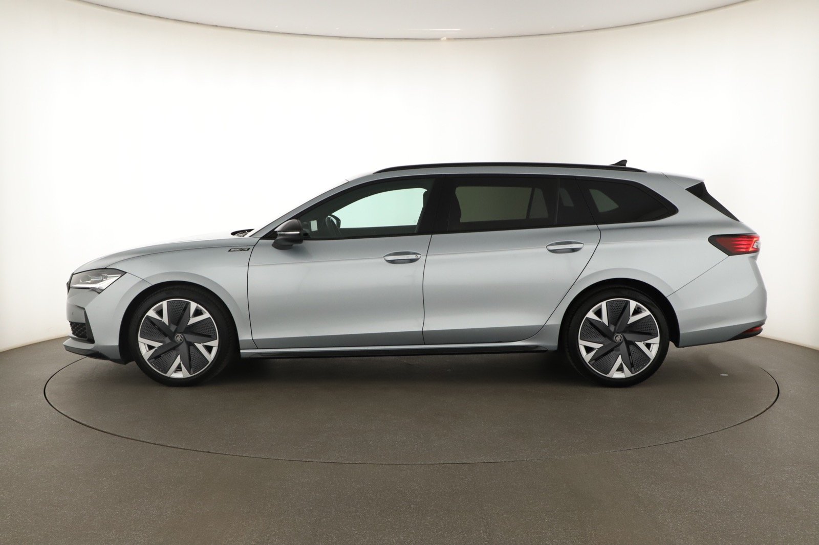 Škoda Superb - 2025