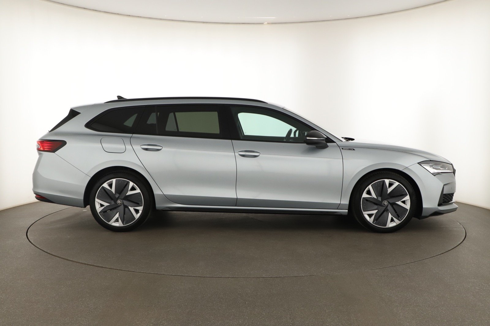 Škoda Superb - 2025