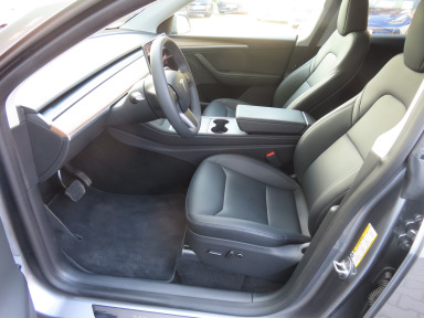 Tesla Model Y - 2024