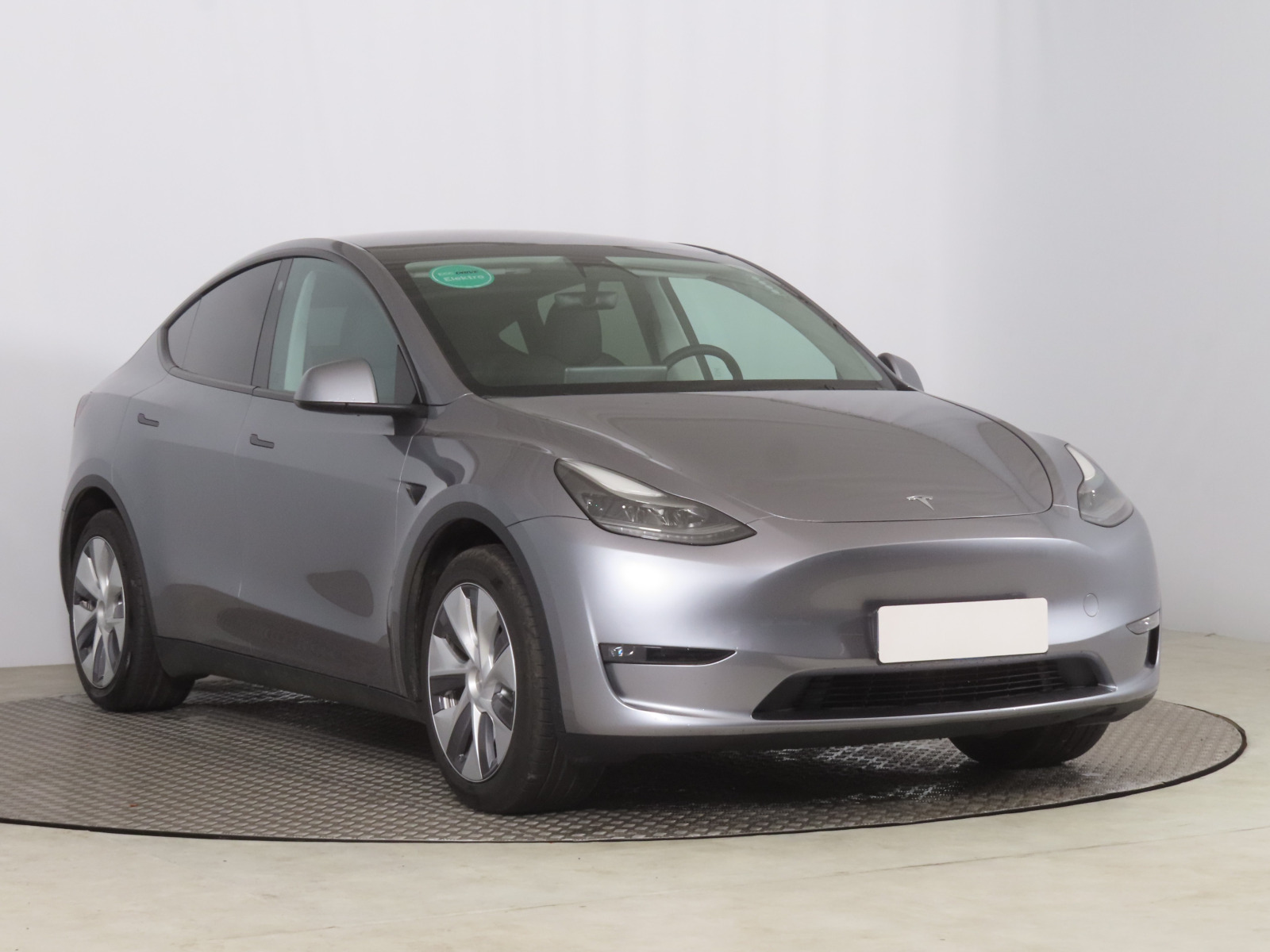 Tesla Model Y - 2024