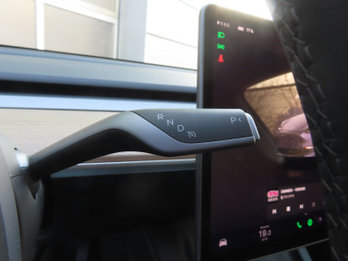Tesla Model Y - 2024