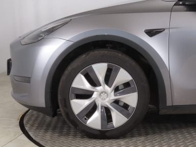 Tesla Model Y - 2024