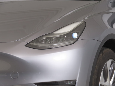 Tesla Model Y - 2024