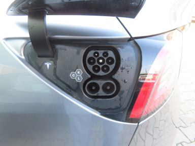 Tesla Model Y - 2024