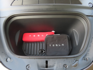 Tesla Model Y - 2024