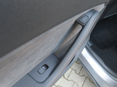 Tesla Model Y - 2024
