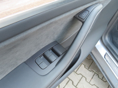 Tesla Model Y - 2024