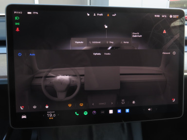Tesla Model Y - 2024
