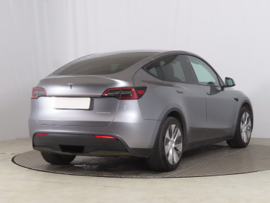Tesla Model Y - 2024