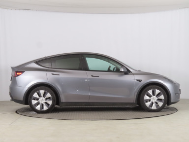 Tesla Model Y - 2024
