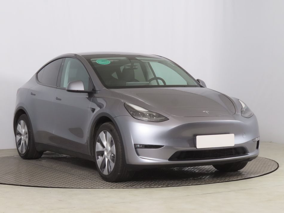 Tesla Model Y - 2024