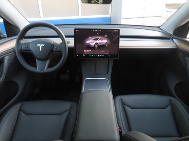 Tesla Model Y - 2024