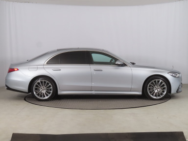 Mercedes-Benz S - 2022