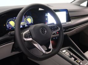 Volkswagen Golf - 2021