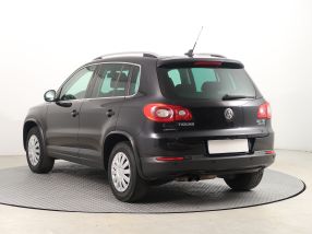 Volkswagen Tiguan - 2011