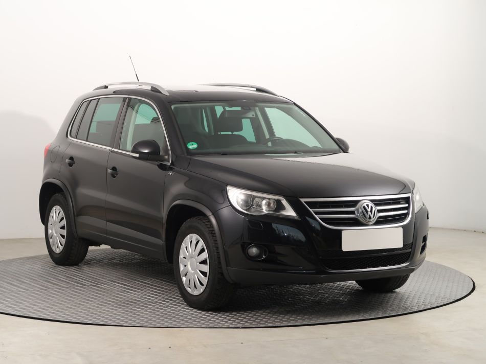 Volkswagen Tiguan - 2011