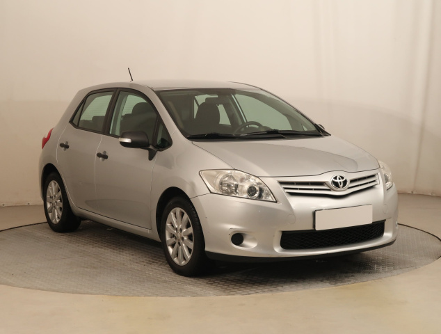 Toyota Auris 2011