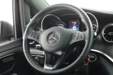 Mercedes-Benz V - 2023