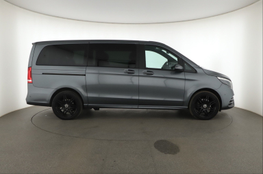 Mercedes-Benz V - 2023