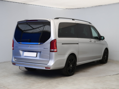 Mercedes-Benz V - 2023
