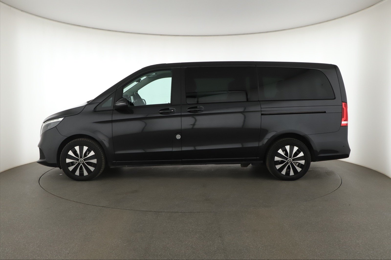 Mercedes-Benz V - 2023