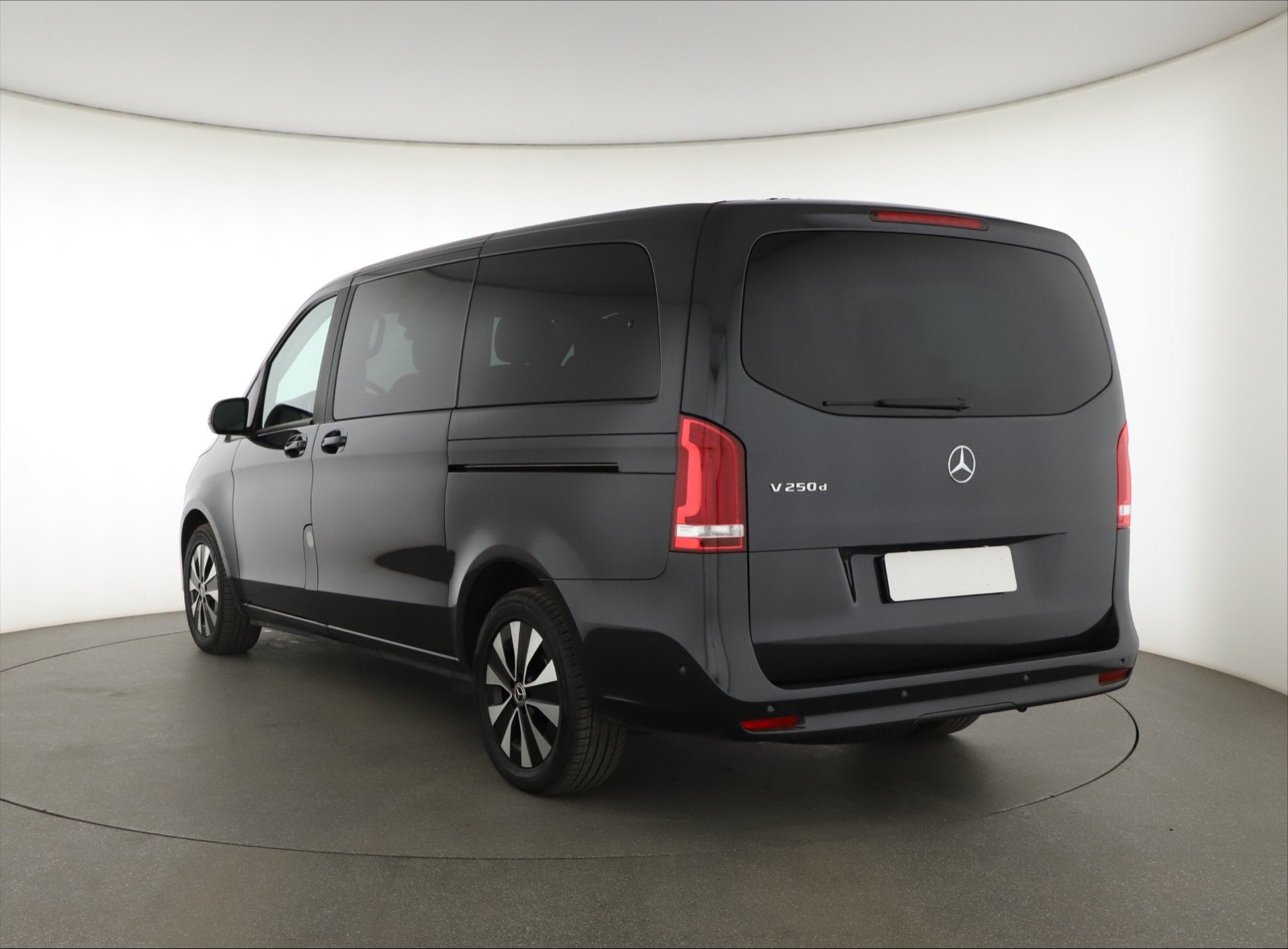 Mercedes-Benz V - 2023