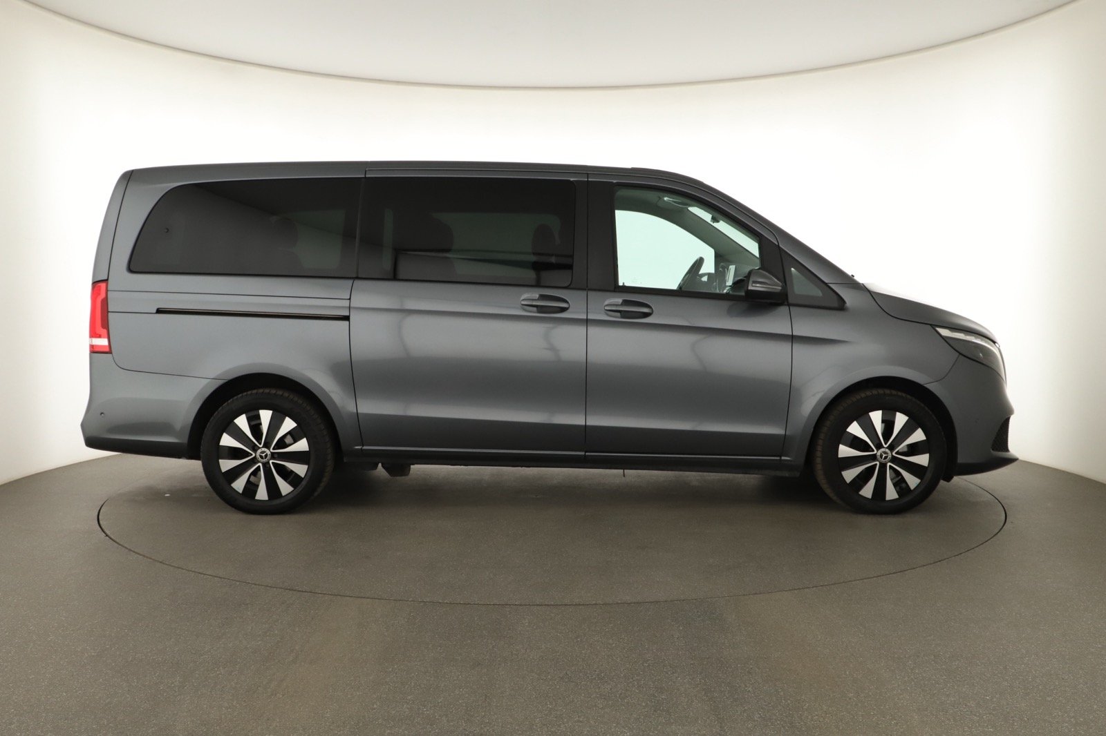 Mercedes-Benz V - 2023