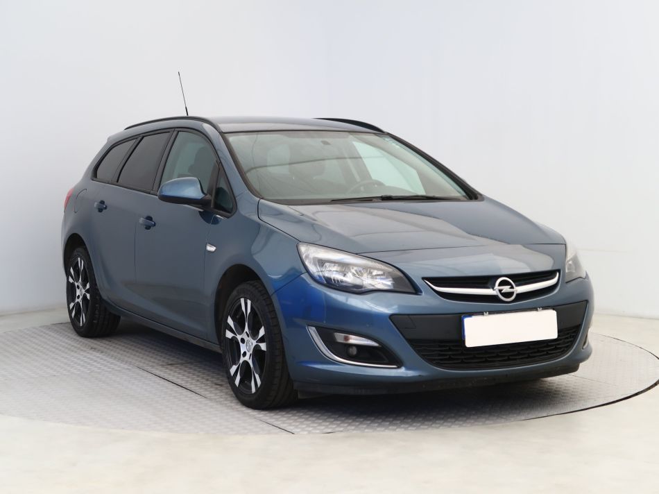 Opel Astra - 2012