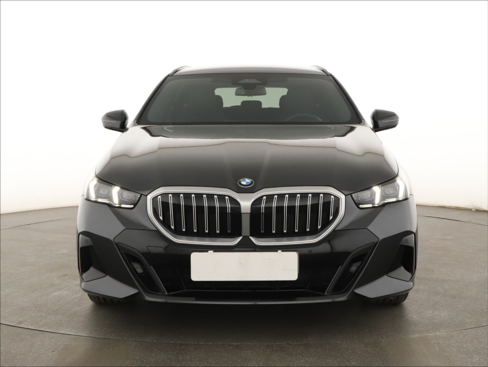 BMW 5 - 2025