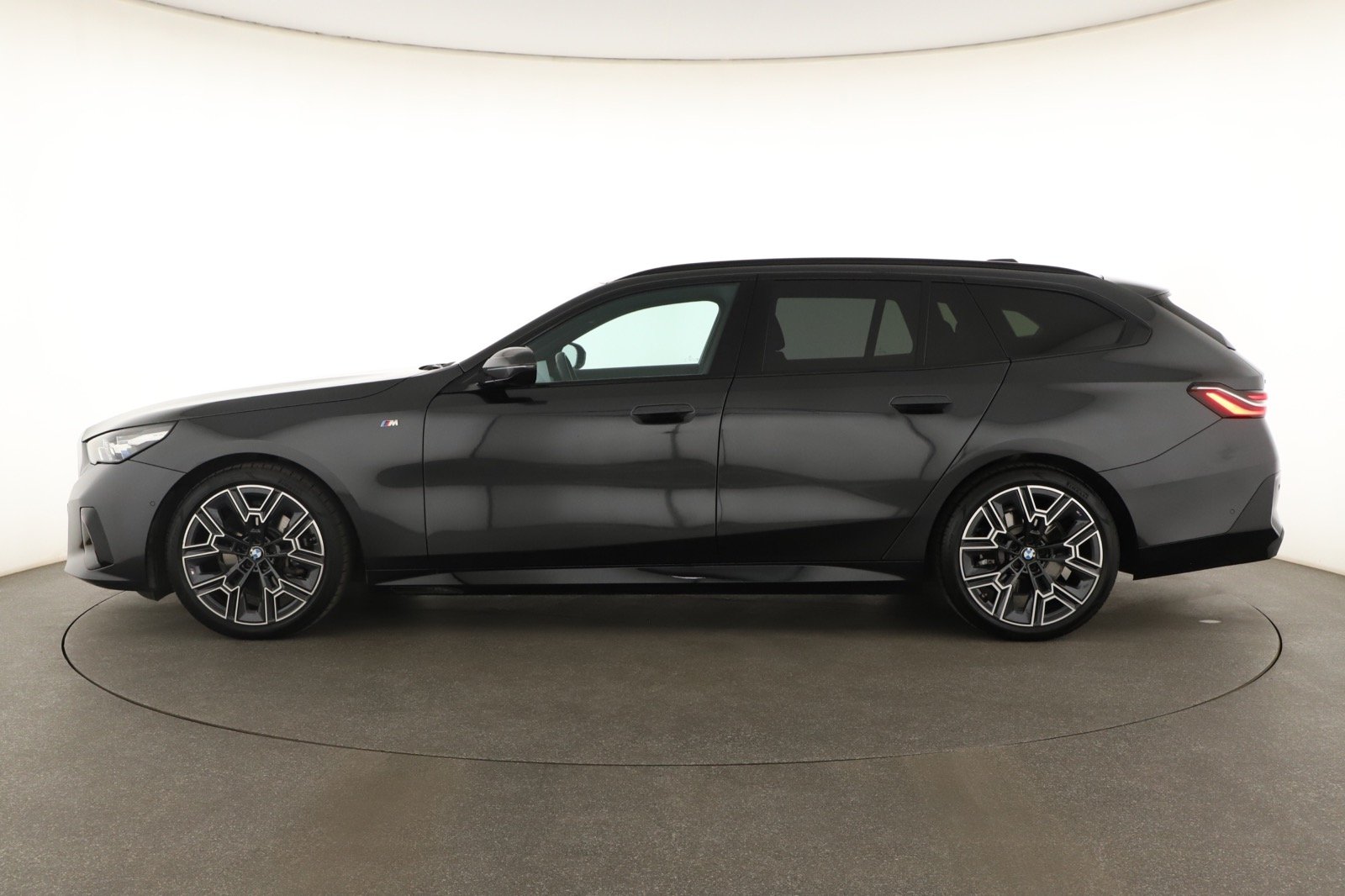 BMW 5 - 2025